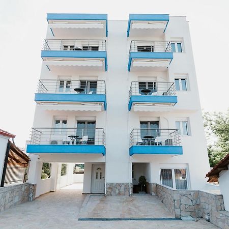 Blue And White Luxury Suites Nea Kallikrateia Luaran gambar