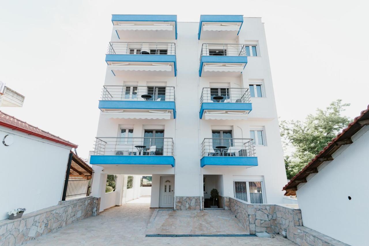 Blue And White Luxury Suites Nea Kallikrateia Luaran gambar