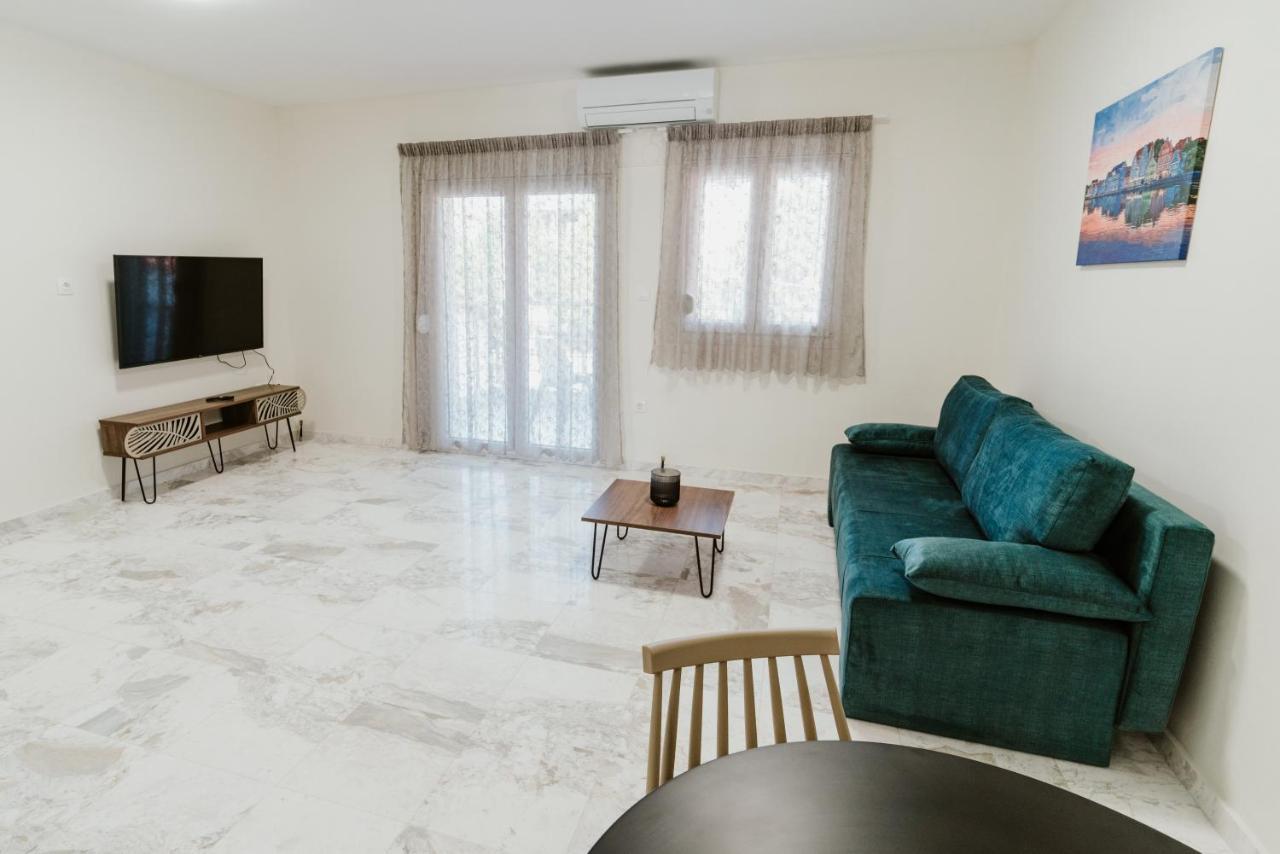 Blue And White Luxury Suites Nea Kallikrateia Luaran gambar
