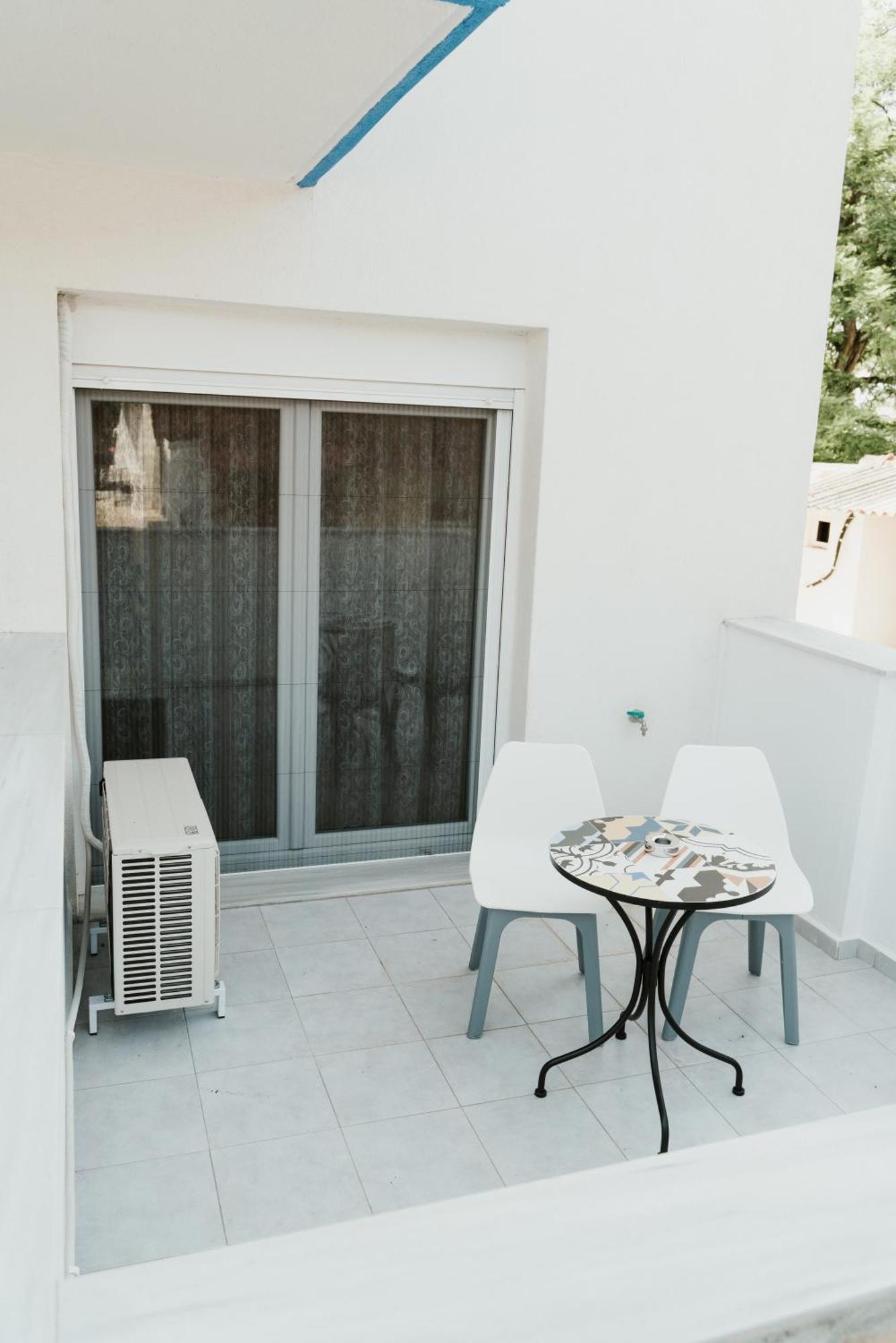 Blue And White Luxury Suites Nea Kallikrateia Luaran gambar