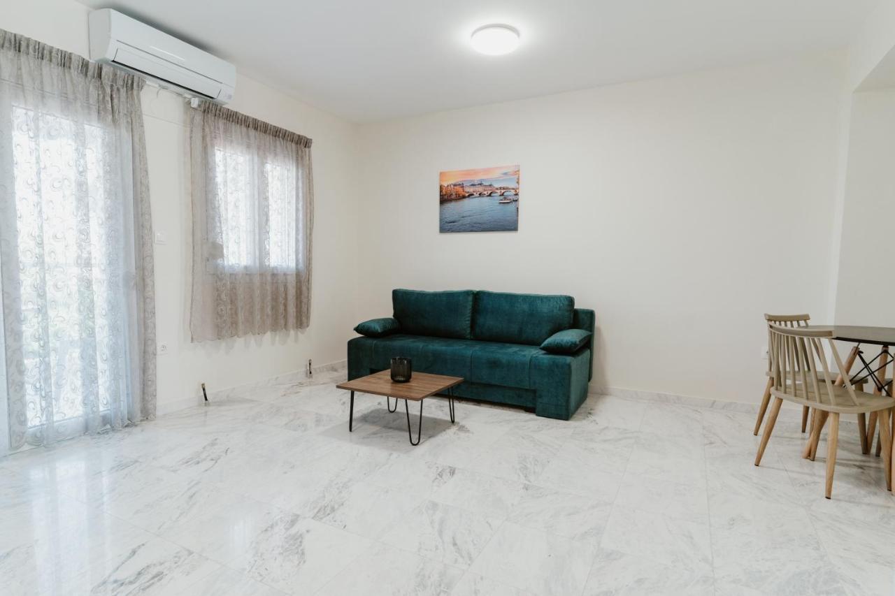 Blue And White Luxury Suites Nea Kallikrateia Luaran gambar
