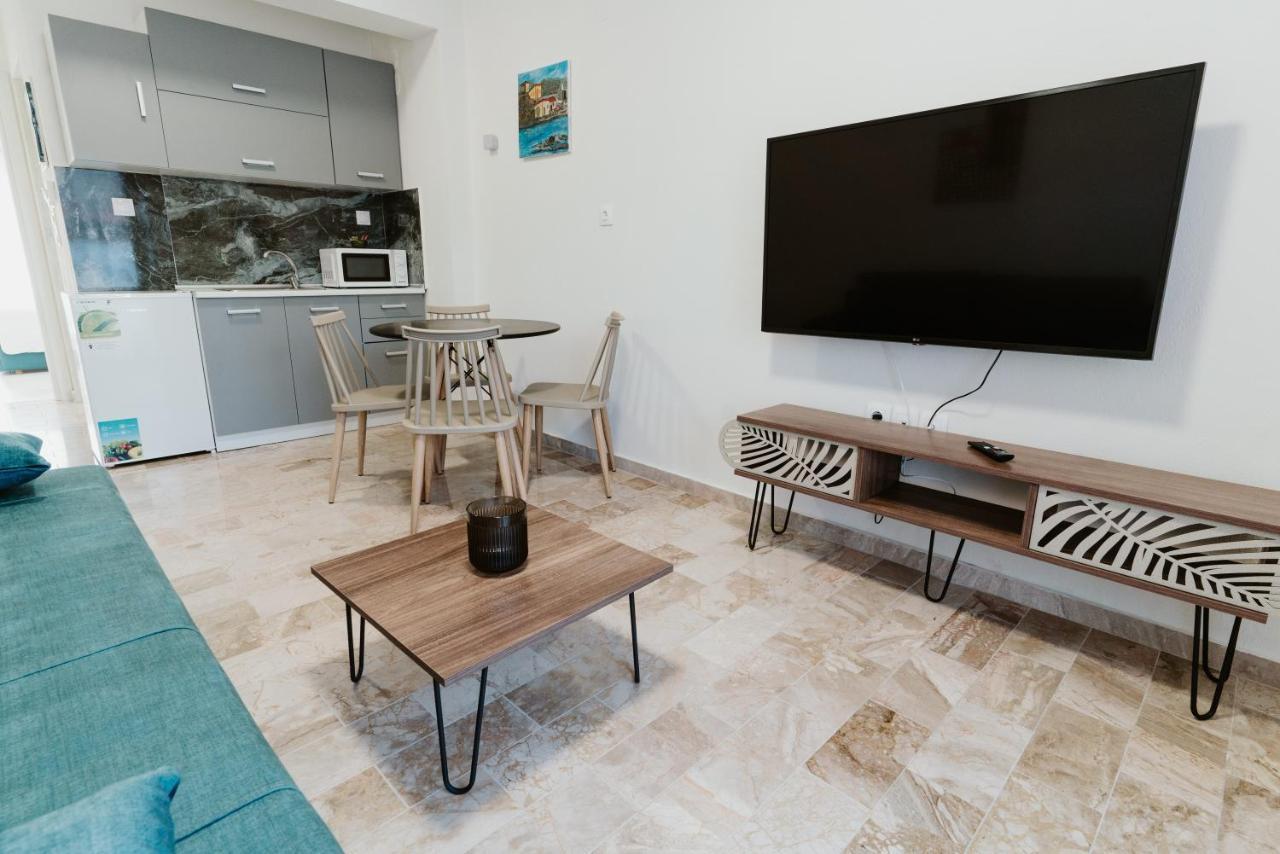Blue And White Luxury Suites Nea Kallikrateia Luaran gambar