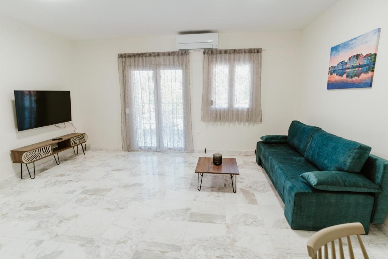 Blue And White Luxury Suites Nea Kallikrateia Luaran gambar