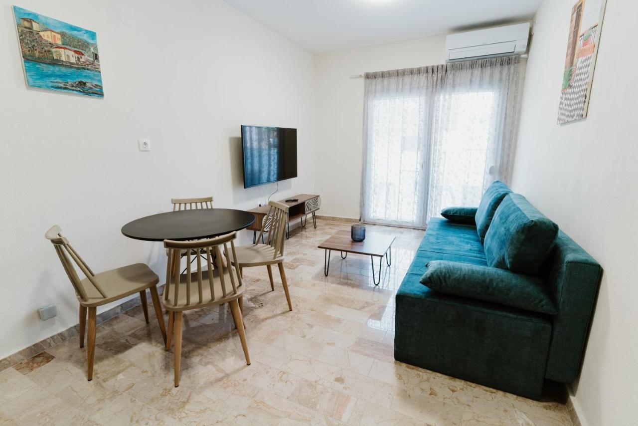 Blue And White Luxury Suites Nea Kallikrateia Luaran gambar