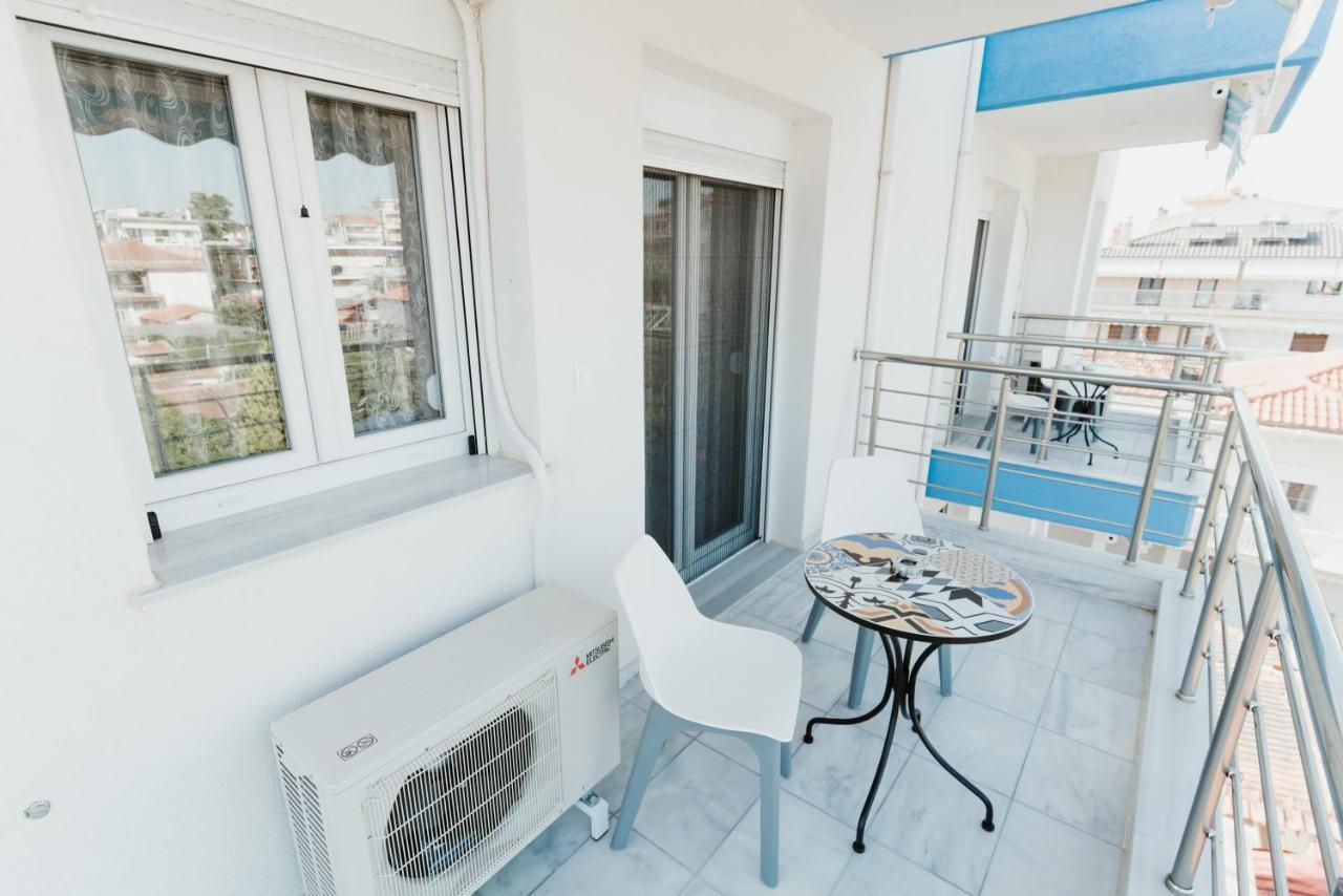 Blue And White Luxury Suites Nea Kallikrateia Luaran gambar