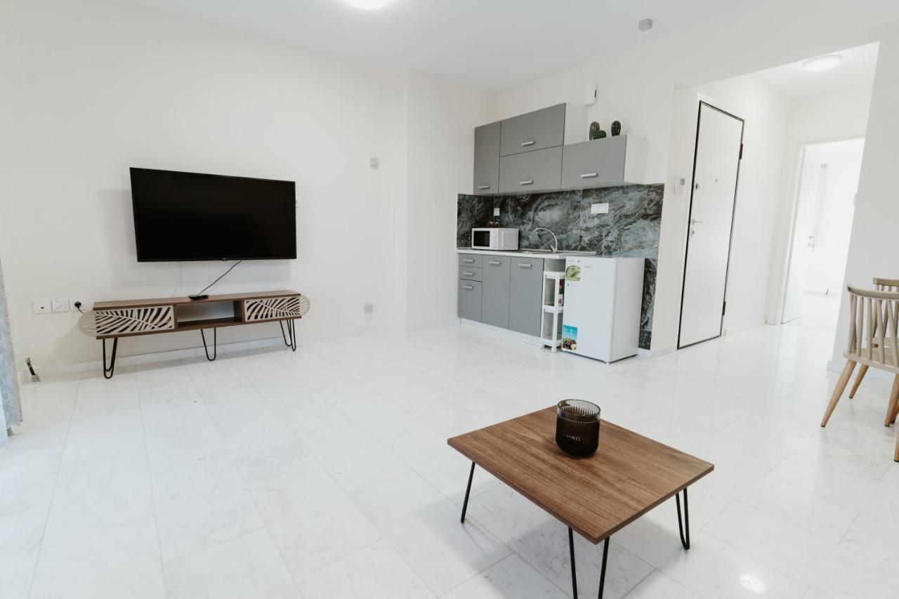 Blue And White Luxury Suites Nea Kallikrateia Luaran gambar
